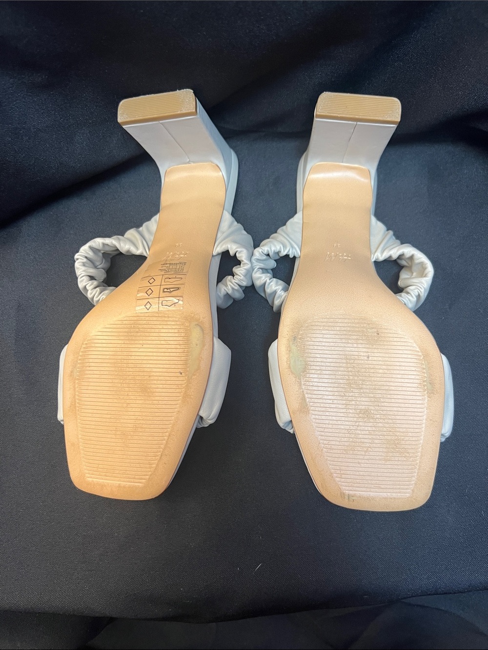 H&M Cream Ruched Double-Strap Block Heel Mules - Picture 2 of 3